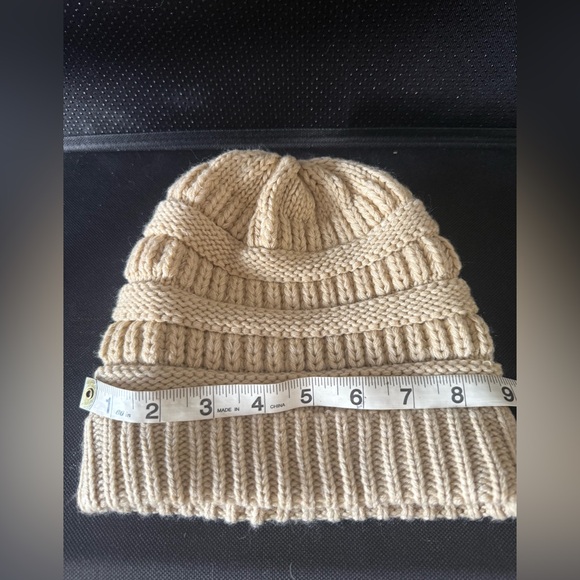 Time and Tru Winter Hat, Women’s size OS Beige Cable Knit Beanie - Picture 6 of 6